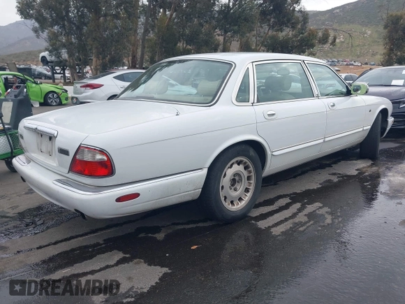 2000 Jaguar XJ Vanden Plas with VIN SAJDA24CXYLF08926, listed as a IAAI auction lot 41702969 with 194,837 mi miles and . Bid and sale history available at DreamBid. Image 4.