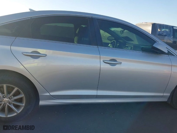 2018 Hyundai Sonata SE with VIN 5NPE24AF9JH699093, listed as a IAAI auction lot 40668494 with 1 mi miles. Bid and sale history available at carsss.com. Image 12.