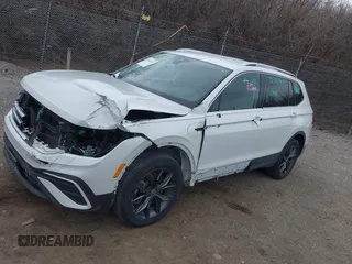 2023 Volkswagen Tiguan SE z VIN 3VV2B7AX8PM062519, wystawiony jako IAAI lot #41541819 z przebiegiem 93 873 mil mil oraz . Historia ofert i sprzedaży dostępna na DreamBid. Obrazek 18.