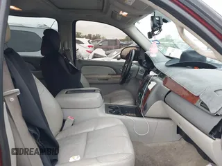 2008 Chevrolet Avalanche LT w/3LT with VIN 3GNEC12008G113297, listed as a IAAI auction lot 41849301 with 249,827 mi miles. Bid and sale history available at carsss.com. Image 5.
