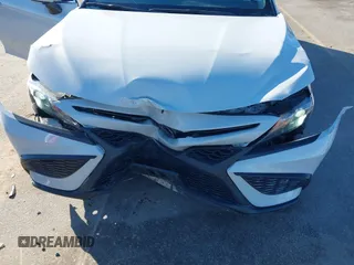 2023 Toyota Camry SE z VIN 4T1G11AK5PU095414, wystawiony jako IAAI lot #41729717 z przebiegiem 35 233 mil mil oraz . Historia ofert i sprzedaży dostępna na DreamBid. Obrazek 6.