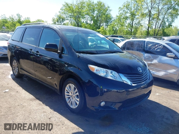 2013 Toyota Sienna XLE AAS z VIN 5TDYK3DC5DS306309, wystawiony jako IAAI lot #42260000 z przebiegiem 82 558 mil mil oraz . Historia ofert i sprzedaży dostępna na DreamBid. Obrazek 1.