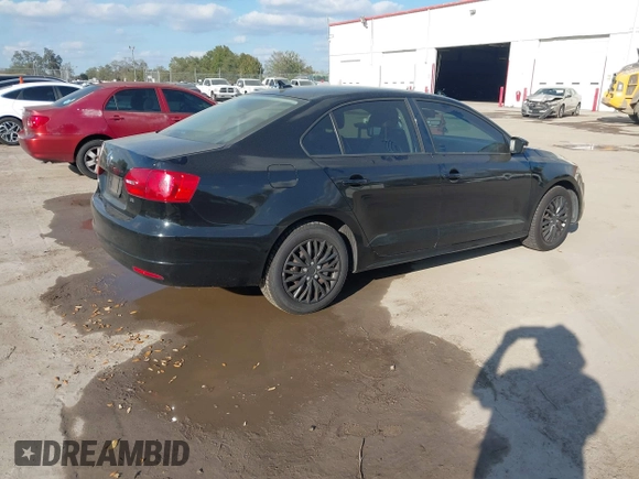 2014 Volkswagen Jetta Sedan SE w/Connectivity with VIN 3VWD07AJ5EM238638, listed as a IAAI auction lot 41518500 with 211,243 mi miles. Bid and sale history available at carsss.com. Image 4.