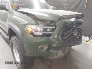 2021 Toyota Tacoma SR z VIN 3TYCZ5AN2MT049069, wystawiony jako IAAI lot #42116964 z przebiegiem 96 275 mil mil oraz . Historia ofert i sprzedaży dostępna na DreamBid. Obrazek 6.