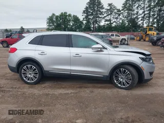 2018 Lincoln MKX Reserve z VIN 2LMPJ6LR1JBL30318, wystawiony jako IAAI lot #42204680 z przebiegiem 94 903 mil mil oraz . Historia ofert i sprzedaży dostępna na DreamBid. Obrazek 13.