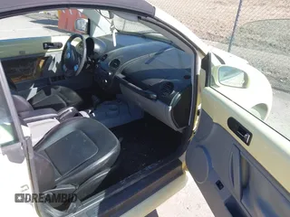 2003 Volkswagen Beetle GLS с VIN 3VWCD21Y03M321164, выставлен на аукционе IAAI как лот 41689568 с пробегом 107 402 миль миль и . История ставок и продаж доступна на DreamBid. Изображение 5.