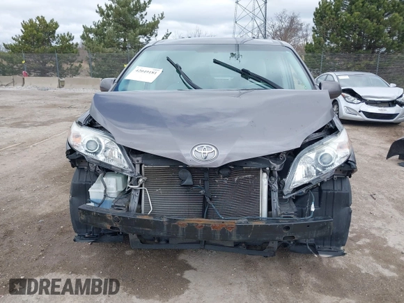 2014 Toyota Sienna XLE with VIN 5TDYK3DC0ES422700, listed as a IAAI auction lot 42049181 with 147,498 mi miles. Bid and sale history available at carsss.com. Image 12.