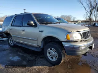 2000 Ford Expedition XLT with VIN 1FMRU1667YLB59133, listed as a Copart auction lot 45572835 with 206,773 mi miles and Salvage Title. Bid and sale history available at DreamBid. Image 4.