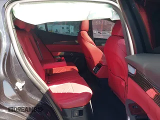 2023 Maserati Grecale Modena z VIN ZN682AVM4P7427440, wystawiony jako IAAI lot #40210925 z przebiegiem Nie podano mil oraz . Historia ofert i sprzedaży dostępna na DreamBid. Obrazek 8.