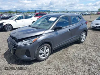 2024 Nissan Kicks S z VIN 3N1CP5BV7RL502652, wystawiony jako IAAI lot #42258123 z przebiegiem 4 244 mil mil oraz . Historia ofert i sprzedaży dostępna na DreamBid. Obrazek 2.