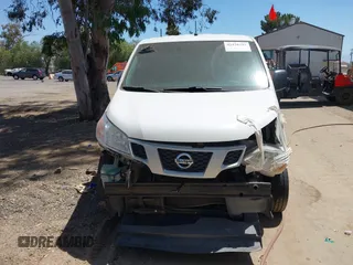 2015 Nissan NV200 SV z VIN 3N6CM0KN2FK690052, wystawiony jako IAAI lot #42438197 z przebiegiem 193 011 mil mil oraz . Historia ofert i sprzedaży dostępna na DreamBid. Obrazek 12.