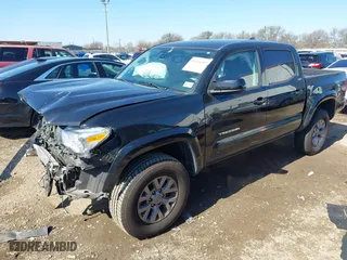 2018 Toyota Tacoma SR5 with VIN 3TMAZ5CN7JM066588, listed as a IAAI auction lot 41644307 with NaN miles. Bid and sale history available at carsss.com. Image 17.
