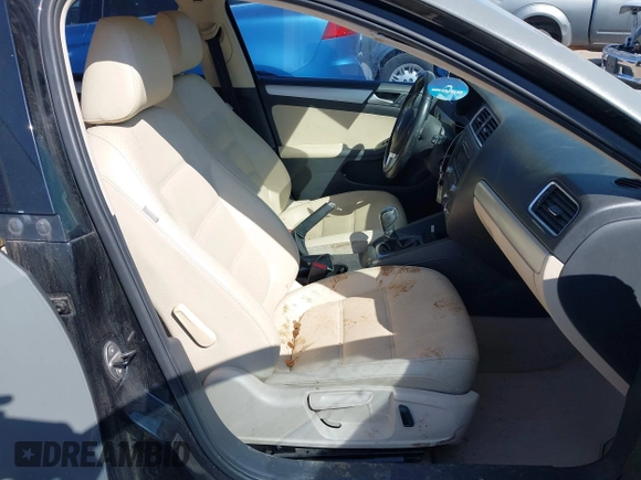 2014 Volkswagen Jetta SE с VIN 3VWD17AJ3EM420318, выставлен на аукционе IAAI как лот 42454507 с пробегом 96 332 миль миль и . История ставок и продаж доступна на DreamBid. Изображение 5.