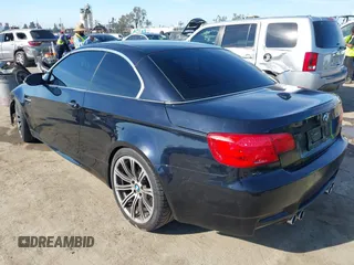 2013 BMW M3 z VIN WBSDX9C5XDE786092, wystawiony jako IAAI lot #41871257 z przebiegiem 61 075 mil mil oraz . Historia ofert i sprzedaży dostępna na DreamBid. Obrazek 3.