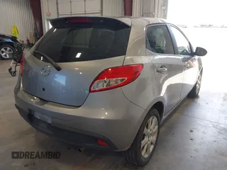 2014 Mazda 2 Touring z VIN JM1DE1LY2E0174833, wystawiony jako IAAI lot #42250632 z przebiegiem 90 168 mil mil oraz . Historia ofert i sprzedaży dostępna na DreamBid. Obrazek 4.