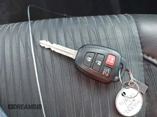 2019 Toyota Highlander LE with VIN 5TDBZRFH5KS722354, listed as a IAAI auction lot 42252775 with 97,141 mi miles and . Bid and sale history available at DreamBid. Image 11.