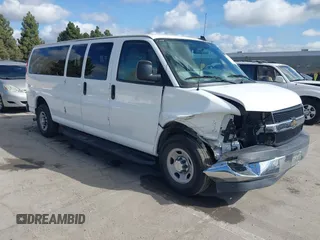 2017 Chevrolet Express Passenger LT z VIN 1GAZGPFF0H1281755, wystawiony jako IAAI lot #41983081 z przebiegiem 63 194 mil mil oraz . Historia ofert i sprzedaży dostępna na DreamBid. Obrazek 1.
