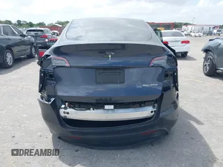 2024 Tesla Model Y Long Range with VIN 7SAYGDEE2RA318579, listed as a IAAI auction lot 41911015 with 9,277 mi miles. Bid and sale history available at carsss.com. Image 16.