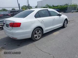 2014 Volkswagen Jetta TDI w/Premium/Nav with VIN 3VWLL7AJ4EM430524, listed as a IAAI auction lot 42268673 with 137,721 mi miles and . Bid and sale history available at DreamBid. Image 4.
