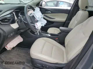 2023 Buick Encore GX Essence z VIN KL4MMGSLXPB132911, wystawiony jako Copart lot #49880115 z przebiegiem 50 287 mil mil oraz Szkoda całkowita • Salvage title. Historia ofert i sprzedaży dostępna na DreamBid. Obrazek 7.