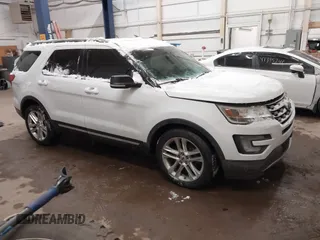 2017 Ford Explorer XLT with VIN 1FM5K7D8XHGC60896, listed as a IAAI auction lot 41409272 with 111,545 mi miles and . Bid and sale history available at carsss.com. Image 13.