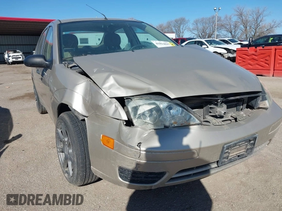 2007 Ford Focus S z VIN 1FAFP34N47W298854, wystawiony jako IAAI lot #41814627 z przebiegiem 126 781 mil mil oraz . Historia ofert i sprzedaży dostępna na DreamBid. Obrazek 6.