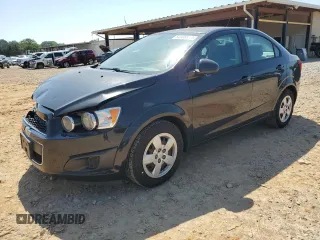 2015 Chevrolet Sonic LS z VIN 1G1JA5SH0F4173531, wystawiony jako Copart lot #54908675 z przebiegiem 62 604 mil mil oraz Szkoda całkowita • Salvage title. Historia ofert i sprzedaży dostępna na DreamBid. Obrazek 1.