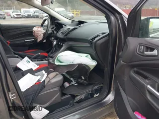 2015 Ford Escape SE with VIN 1FMCU0G79FUC53934, listed as a IAAI auction lot 41912831 with 117,197 mi miles. Bid and sale history available at carsss.com. Image 5.