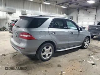 2012 Mercedes-Benz M 550 z VIN 4JGDA7DB3CA096915, wystawiony jako Copart lot #46793055 z przebiegiem 118 985 mil mil oraz Czysty tytuł • Clean title. Historia ofert i sprzedaży dostępna na DreamBid. Obrazek 3.