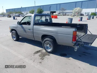 1988 Nissan Hardbody z VIN 1N6ND11S0JC345025, wystawiony jako IAAI lot #41899460 z przebiegiem 132 502 mil mil oraz . Historia ofert i sprzedaży dostępna na DreamBid. Obrazek 3.