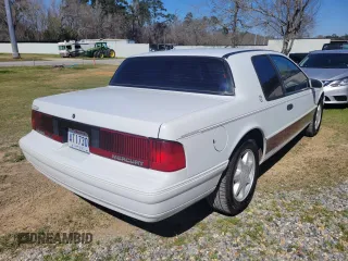 1990 Mercury Cougar z VIN 1MEPM62RSLH656412, wystawiony jako Copart lot #47771735 z przebiegiem 14 277 mil mil oraz Czysty tytuł • Clean title. Historia ofert i sprzedaży dostępna na DreamBid. Obrazek 4.