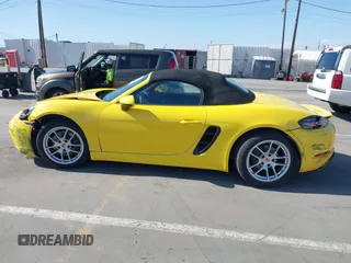 2021 Porsche 718 Boxster z VIN WP0CA2A8XMS210397, wystawiony jako IAAI lot #42271755 z przebiegiem 43 518 mil mil oraz . Historia ofert i sprzedaży dostępna na DreamBid. Obrazek 14.