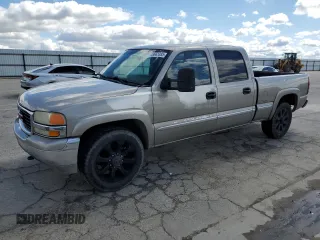 2001 GMC Sierra 1500HD SLE z VIN 1GTGC13U21F133769, wystawiony jako Copart lot #49665385 z przebiegiem 259 521 mil mil oraz Tytuł czysty. Historia ofert i sprzedaży dostępna na DreamBid. Obrazek 1.