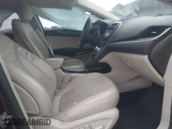 2017 Lincoln MKC Reserve z VIN 5LMCJ3C90HUL72098, wystawiony jako IAAI lot #41300727 z przebiegiem 74 507 mil mil oraz . Historia ofert i sprzedaży dostępna na DreamBid. Obrazek 5.