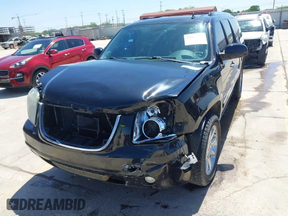 2011 GMC Yukon XL Denali z VIN 1GKS2MEFXBR332506, wystawiony jako IAAI lot #41954317 z przebiegiem 178 036 mil mil oraz . Historia ofert i sprzedaży dostępna na DreamBid. Obrazek 13.