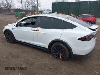 2022 Tesla Model X Plaid z VIN 7SAXCBE67NF339557, wystawiony jako IAAI lot #41825360 z przebiegiem 70 mil mil oraz . Historia ofert i sprzedaży dostępna na DreamBid. Obrazek 3.