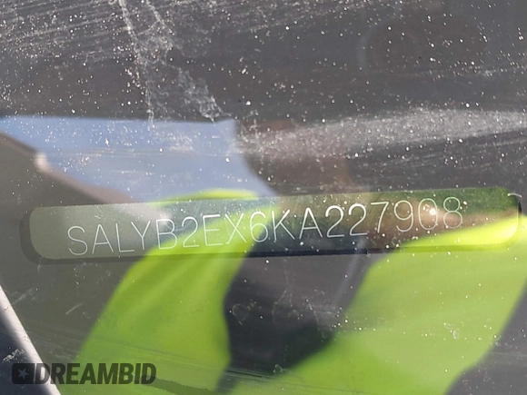 2019 Land Rover Range Rover Velar S z VIN SALYB2EX6KA227908, wystawiony jako IAAI lot #42198268 z przebiegiem 68 899 mil mil oraz . Historia ofert i sprzedaży dostępna na DreamBid. Obrazek 9.