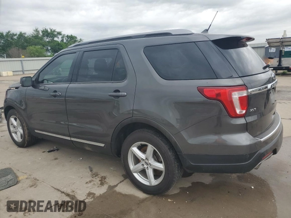 2018 Ford Explorer XLT z VIN 1FM5K7D87JGC32723, wystawiony jako Copart lot #51791465 z przebiegiem 121 053 mil mil oraz Szkoda całkowita • Salvage title. Historia ofert i sprzedaży dostępna na DreamBid. Obrazek 2.