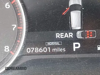 2022 Mitsubishi Outlander ES z VIN JA4J3TA88NZ015201, wystawiony jako IAAI lot #42264912 z przebiegiem 78 601 mil mil oraz . Historia ofert i sprzedaży dostępna na DreamBid. Obrazek 16.
