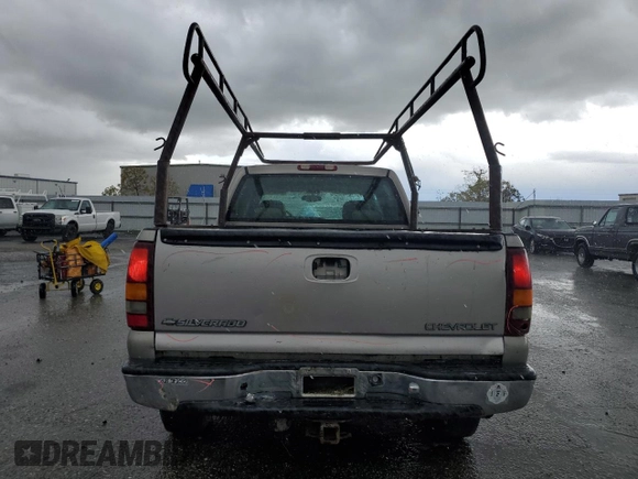 2001 Chevrolet Silverado 1500HD LS z VIN 1GCGC13U71F140281, wystawiony jako Copart lot #49076215 z przebiegiem 277 458 mil mil oraz Szkoda całkowita • Salvage title. Historia ofert i sprzedaży dostępna na DreamBid. Obrazek 6.