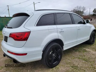 2013 Audi Q7 3.0T S line Prestige with VIN WA1DGAFE2DD010818, listed as a IAAI auction lot 41640066 with 155,738 mi miles. Bid and sale history available at carsss.com. Image 4.