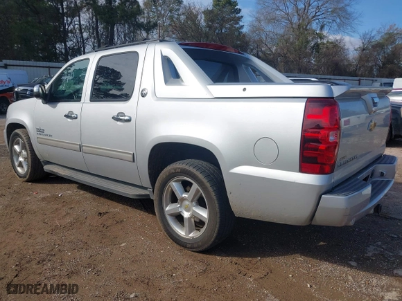 2013 Chevrolet Avalanche LS with VIN 3GNMCEE02DG207190, listed as a IAAI auction lot 41396345 with 223,378 mi miles. Bid and sale history available at carsss.com. Image 3.