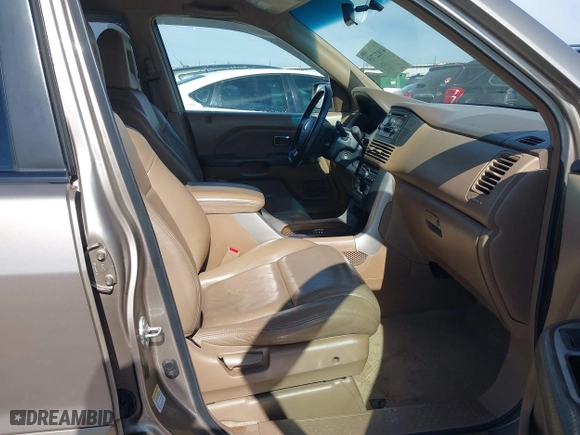 2004 Honda Pilot EX with VIN 2HKYF18574H578967, listed as a IAAI auction lot 41622715 with 150,803 mi miles. Bid and sale history available at carsss.com. Image 5.