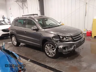 2016 Volkswagen Tiguan SE z VIN WVGBV7AX3GW507850, wystawiony jako IAAI lot #41303866 z przebiegiem 97 989 mil mil oraz . Historia ofert i sprzedaży dostępna na DreamBid. Obrazek 1.