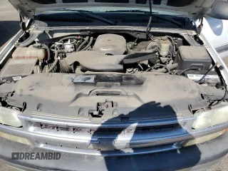 2002 Chevrolet Suburban LT with VIN 1GNEC16T52J256160, listed as a Copart auction lot 77503294 with 246,338 mi miles and Clean Title. Bid and sale history available at carsss.com. Image 11.