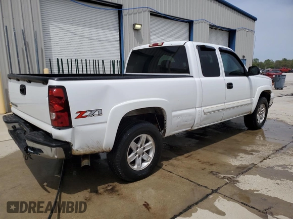 2006 Chevrolet Silverado 1500 LT2 with VIN 1GCEK19B56Z207532, listed as a Copart auction lot 54213065 with 175,177 mi miles and Salvage Title. Bid and sale history available at DreamBid. Image 3.