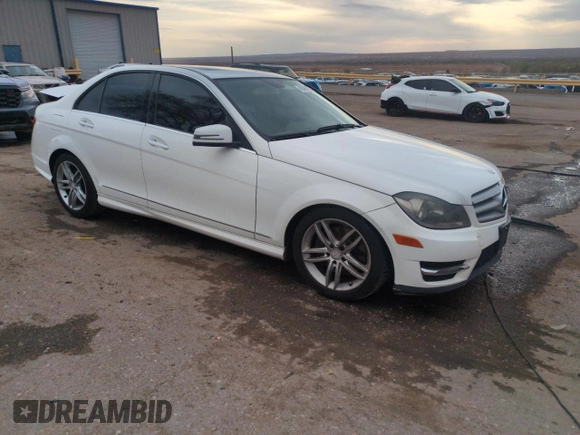 2013 Mercedes-Benz C 300 Sport z VIN WDDGF8ABXDR248663, wystawiony jako Copart lot #48704985 z przebiegiem 108 815 mil mil oraz Szkoda całkowita • Salvage title. Historia ofert i sprzedaży dostępna na DreamBid. Obrazek 4.
