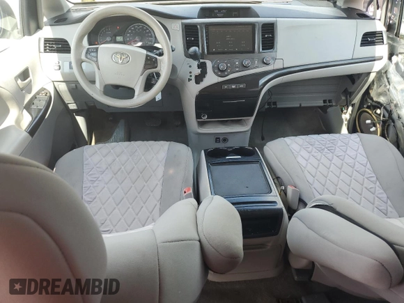 2012 Toyota Sienna LE AAS z VIN 5TDKK3DC7CS238373, wystawiony jako Copart lot #61186245 z przebiegiem 200 950 mil mil oraz Szkoda całkowita • Salvage title. Historia ofert i sprzedaży dostępna na DreamBid. Obrazek 8.