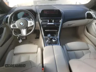 2022 BMW 8 Series M850i z VIN WBAGV8C03NCH10560, wystawiony jako Copart lot #44026465 z przebiegiem 21 292 mil mil oraz Szkoda całkowita • Salvage title. Historia ofert i sprzedaży dostępna na DreamBid. Obrazek 8.