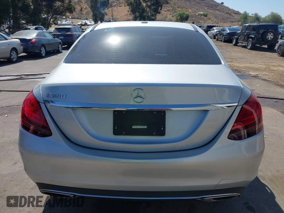 2020 Mercedes-Benz C 300 с VIN W1KWF8DB4LR579695, выставлен на аукционе IAAI как лот 42401232 с пробегом 76 765 миль миль и . История ставок и продаж доступна на DreamBid. Изображение 16.